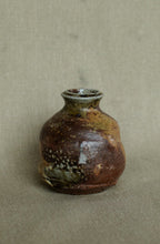 Load image into Gallery viewer, Soda fired wheel throwing bud vase